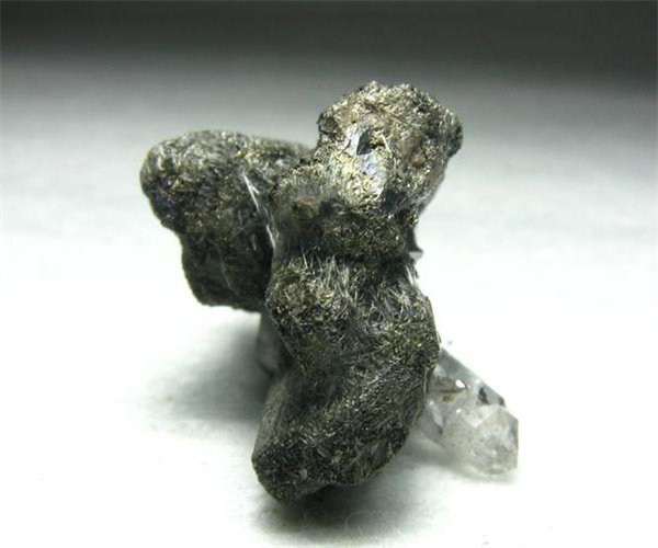 辉铋矿化学成分分析 辉铋矿矿物形态分析